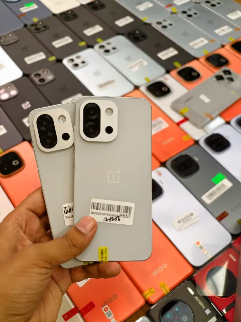 Oneplus 13T  · image 1